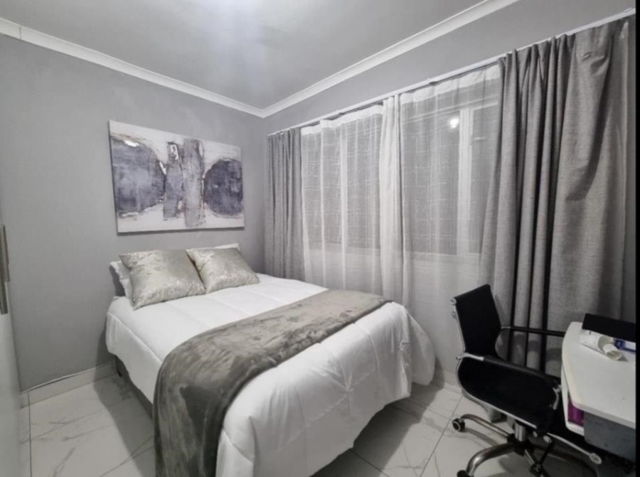2 Bedroom Property for Sale in Table View Western Cape
